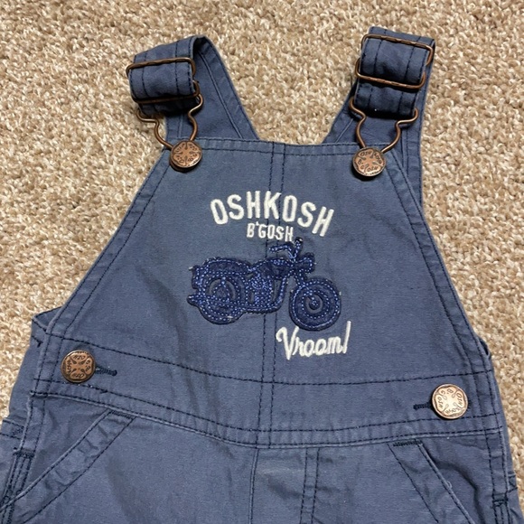 6 piece set of onesies and overalls. Like new! OshKosh, Carter’s, more! 6-12 mo. - Picture 4 of 14